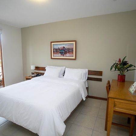 Hotel Acosta Икитос Екстериор снимка