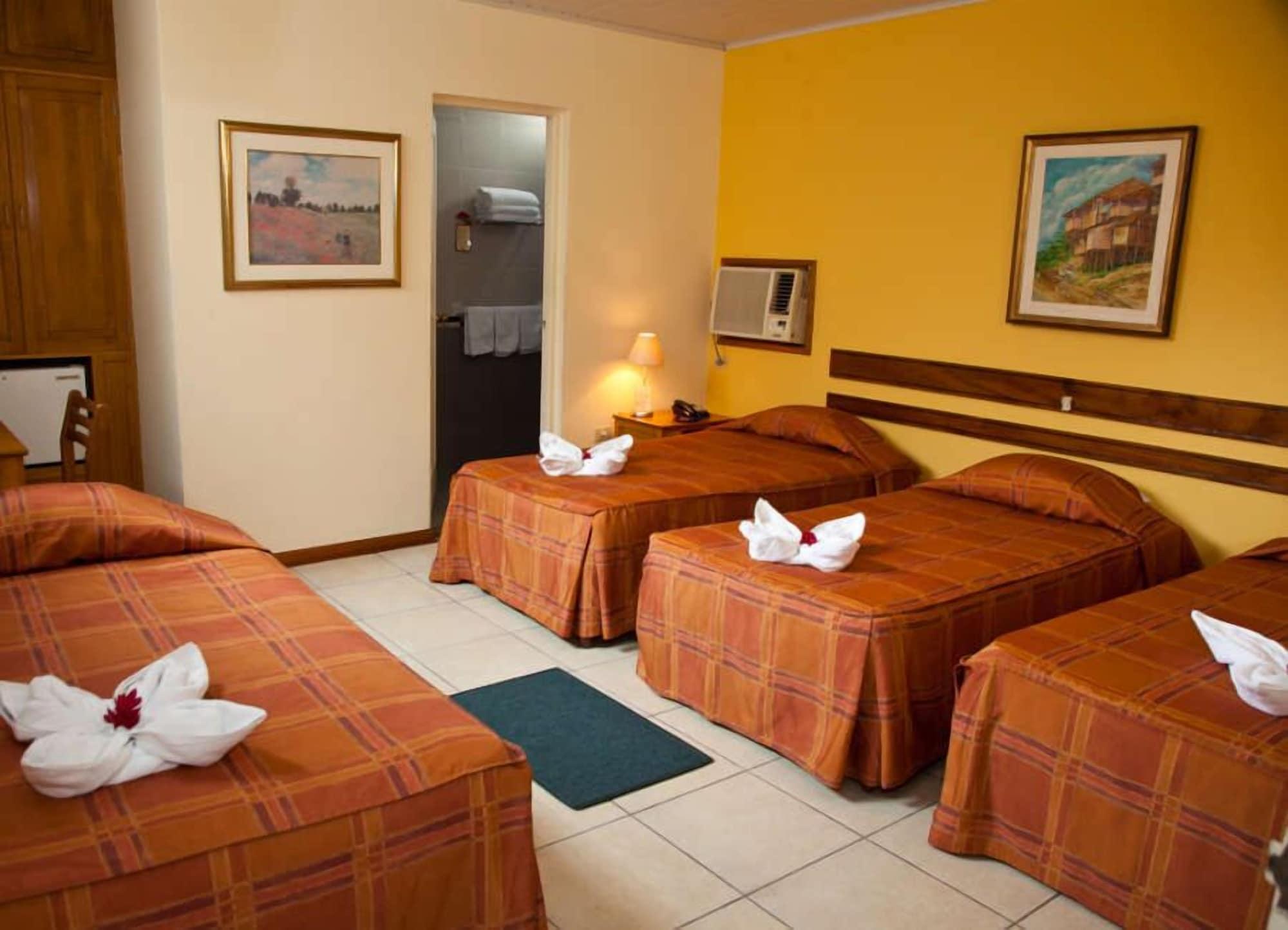 Hotel Acosta Икитос Екстериор снимка