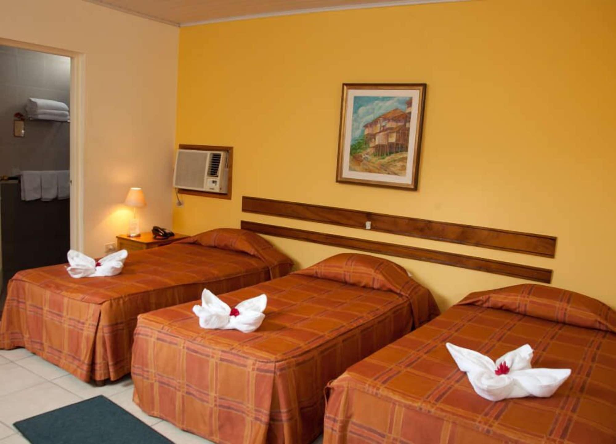 Hotel Acosta Икитос Екстериор снимка