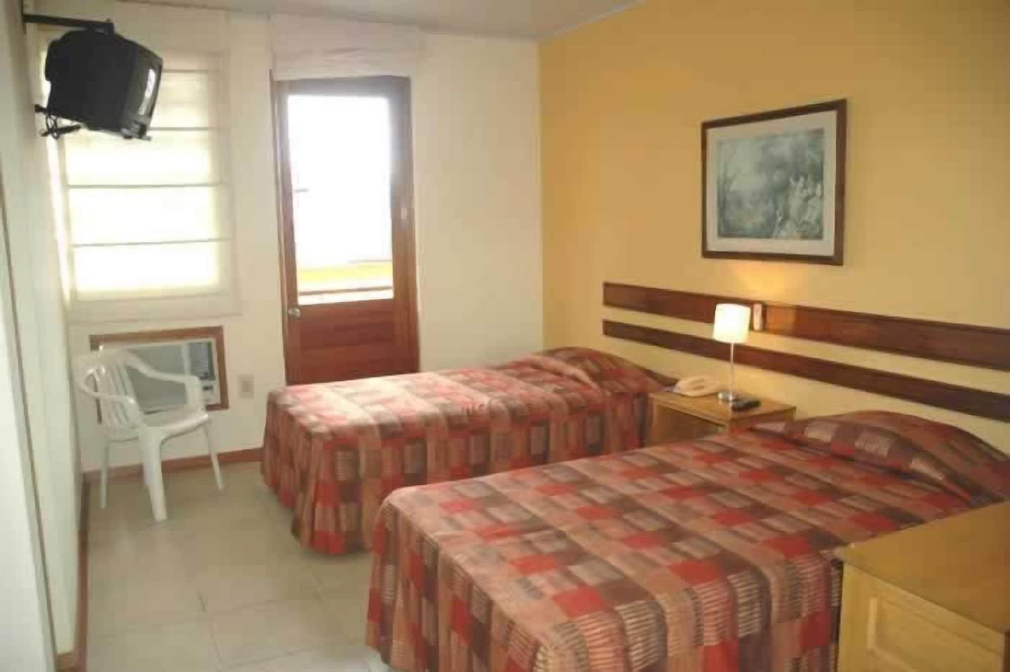 Hotel Acosta Икитос Екстериор снимка