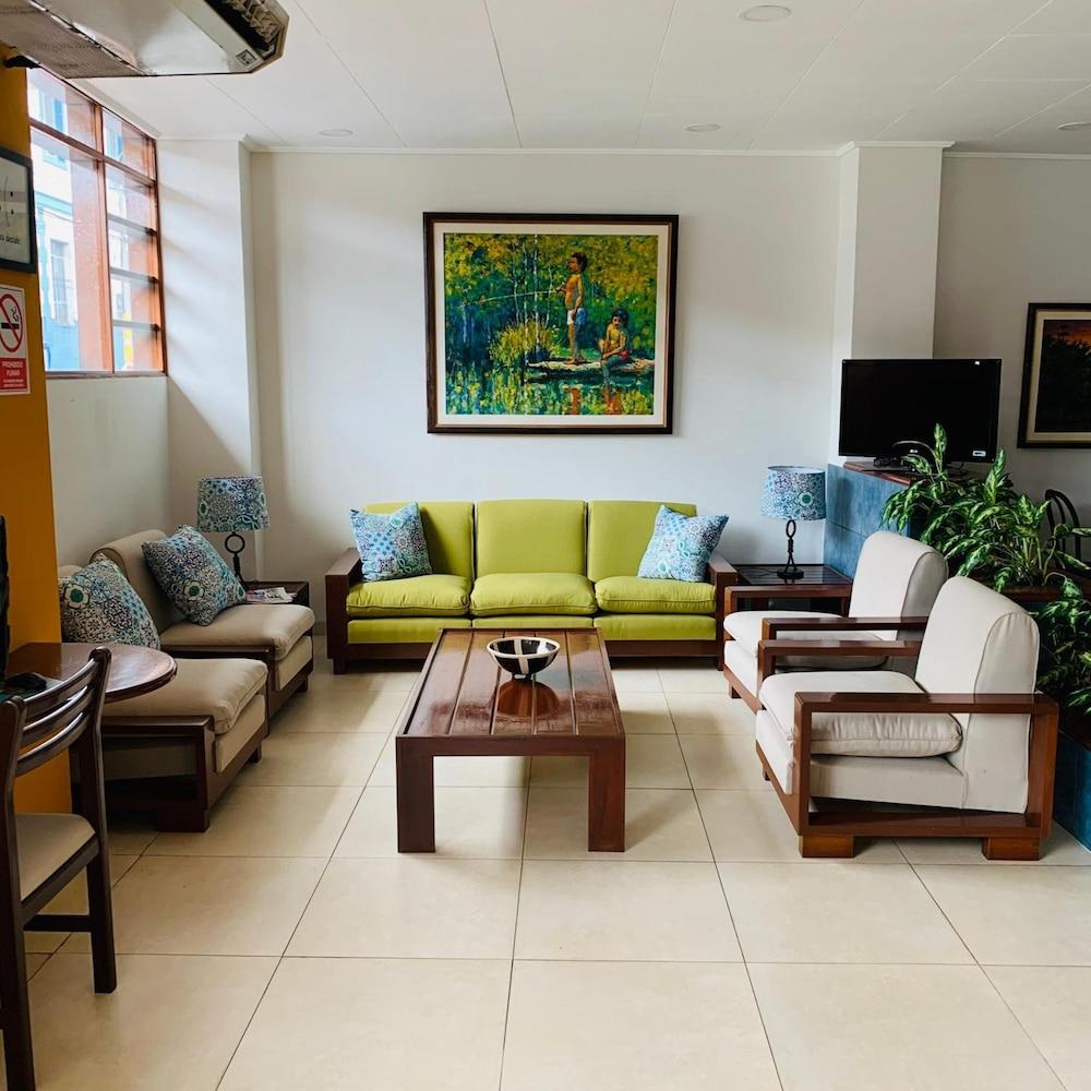 Hotel Acosta Икитос Екстериор снимка