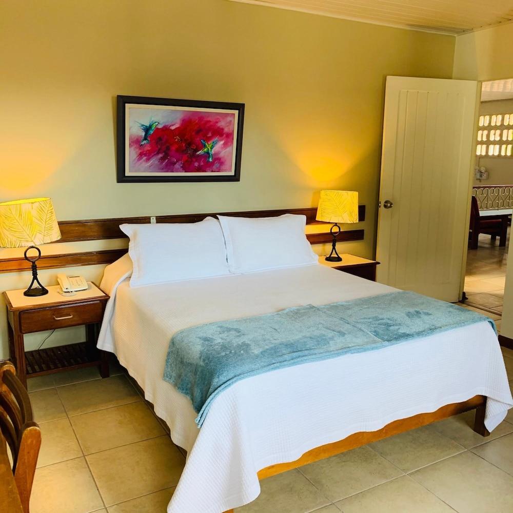 Hotel Acosta Икитос Екстериор снимка