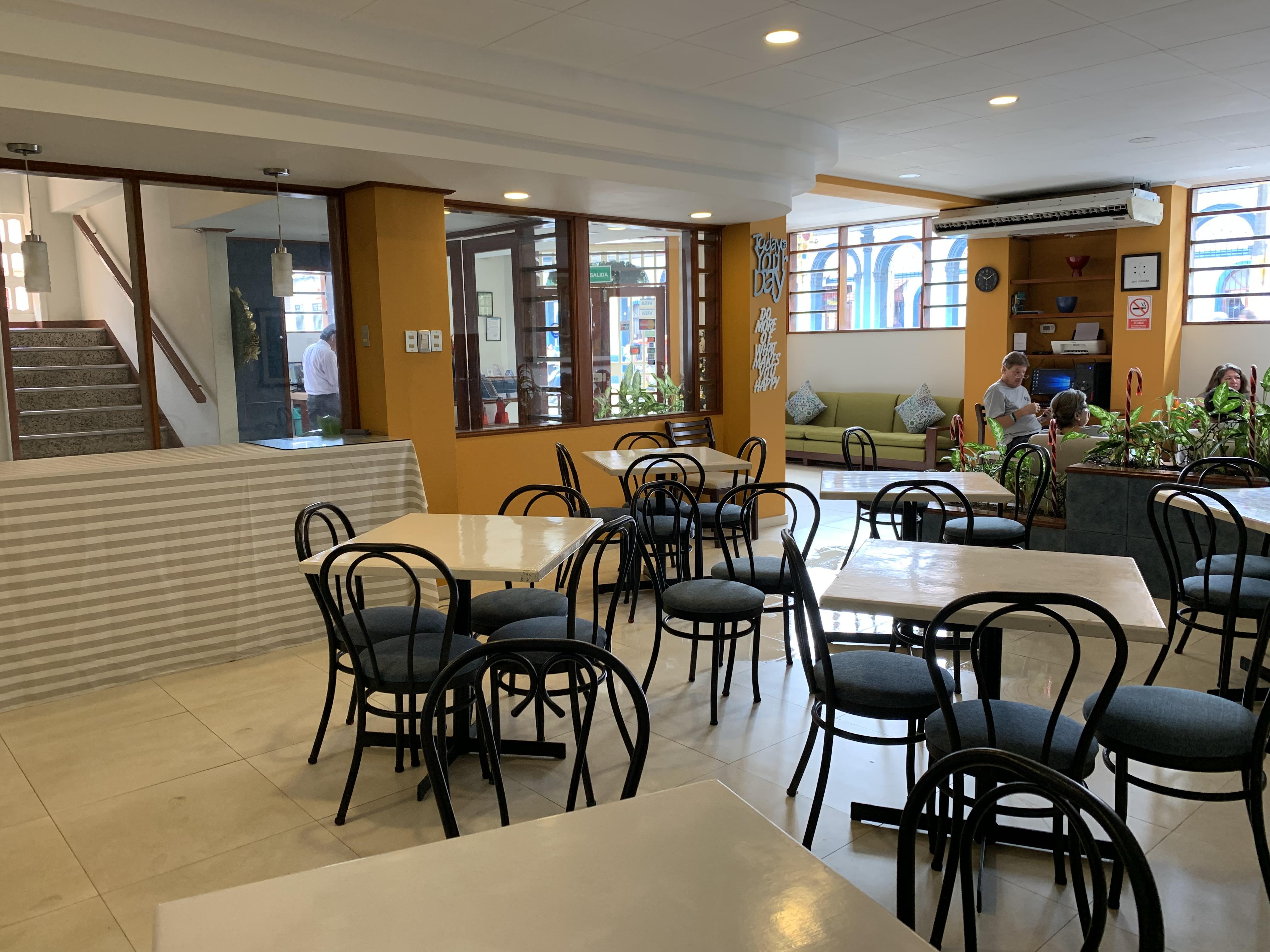 Hotel Acosta Икитос Екстериор снимка
