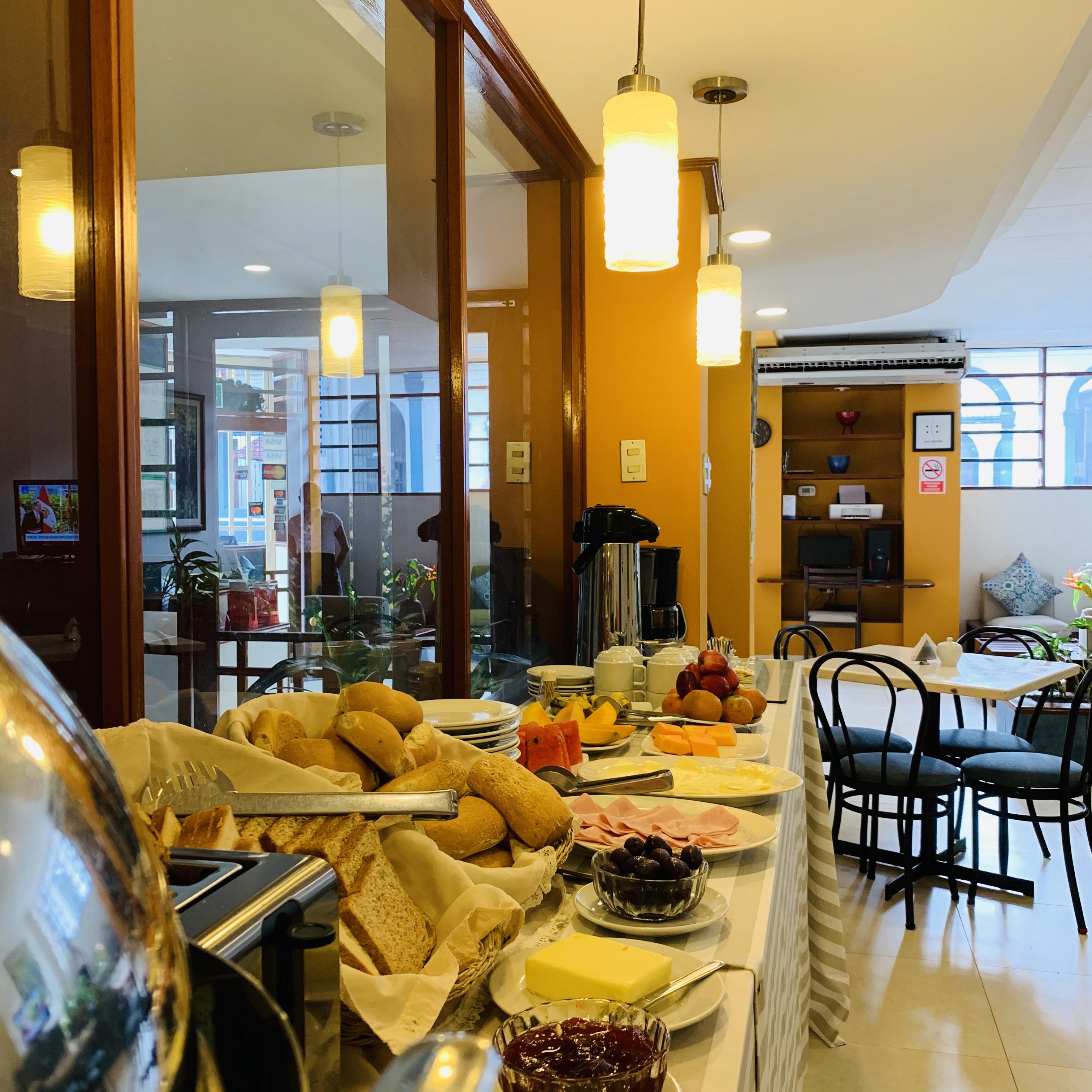 Hotel Acosta Икитос Екстериор снимка