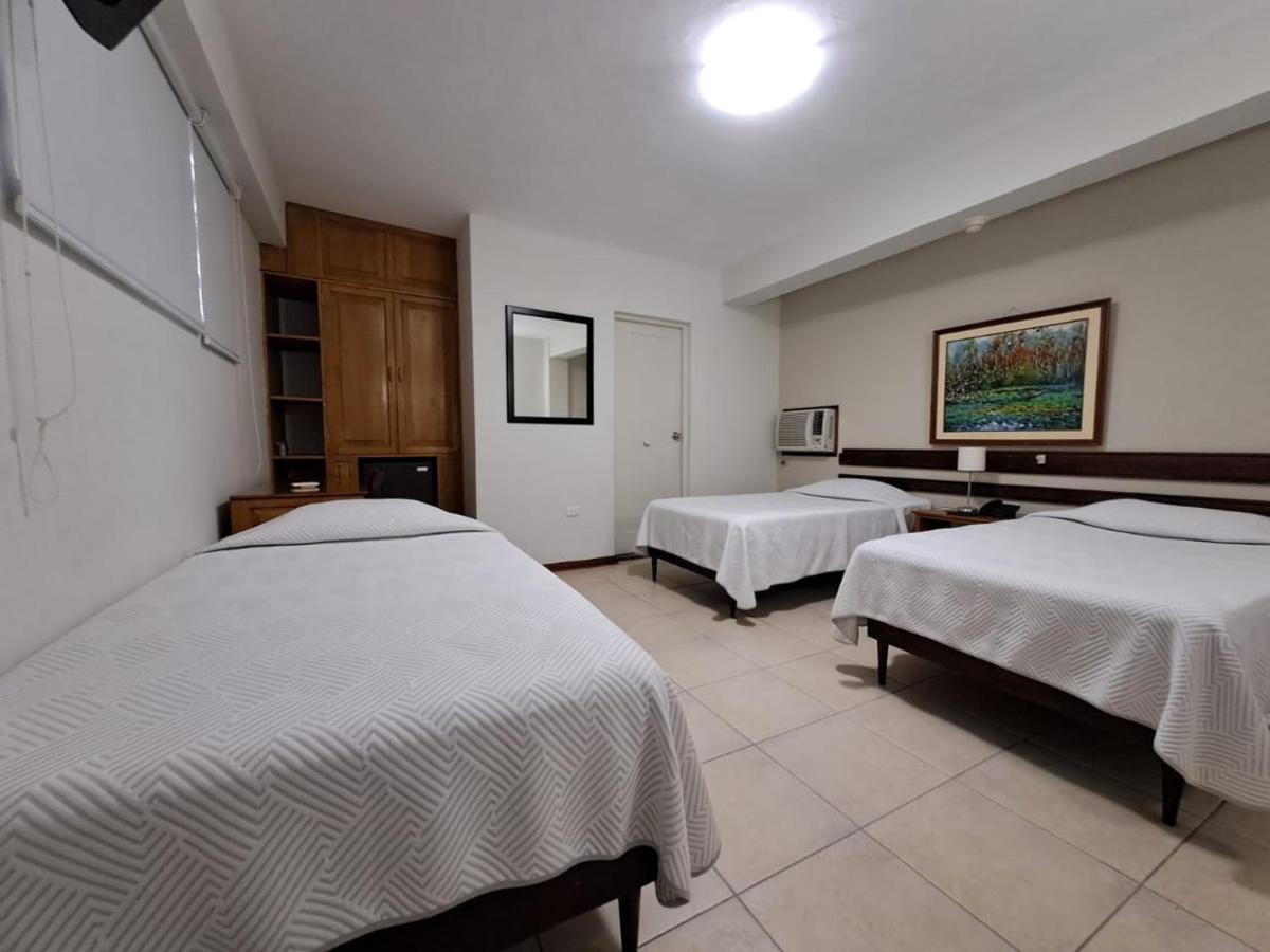 Hotel Acosta Икитос Екстериор снимка