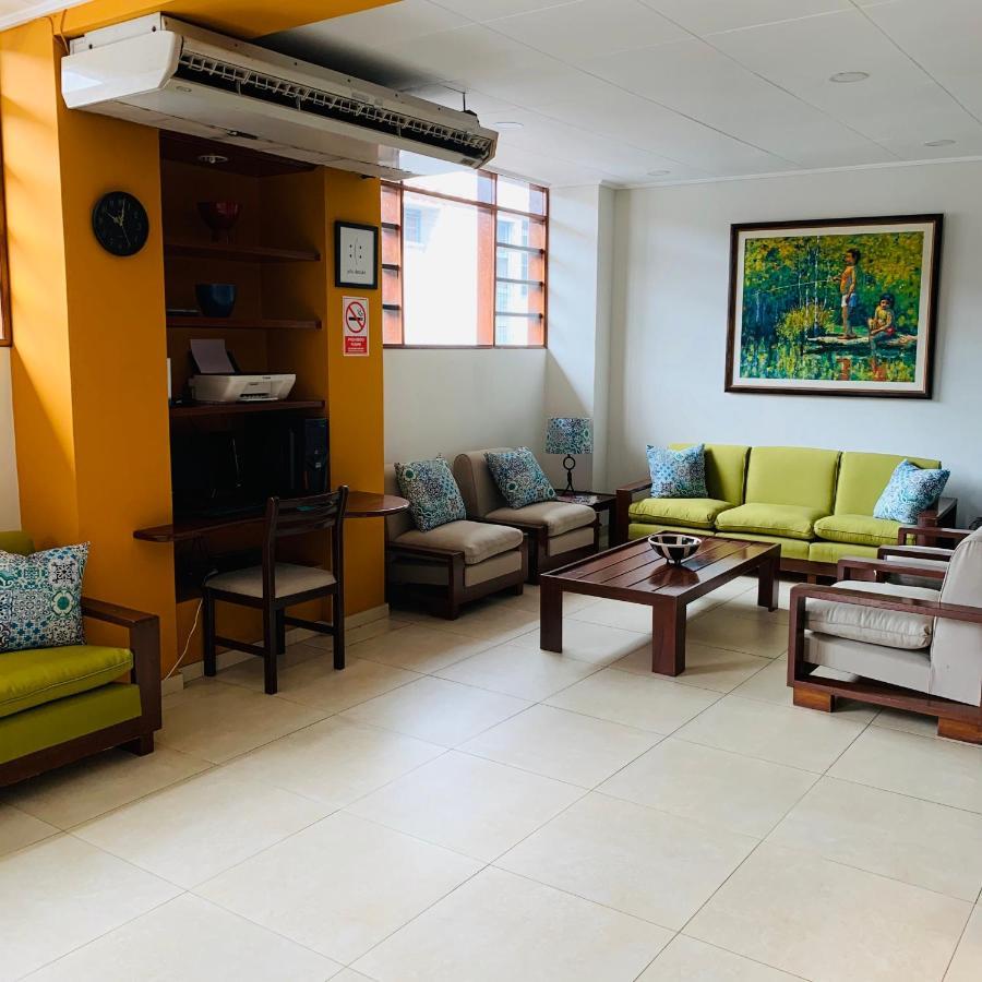 Hotel Acosta Икитос Екстериор снимка