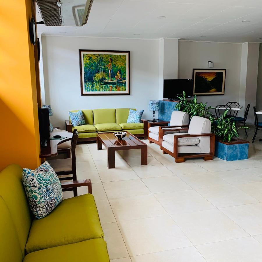 Hotel Acosta Икитос Екстериор снимка
