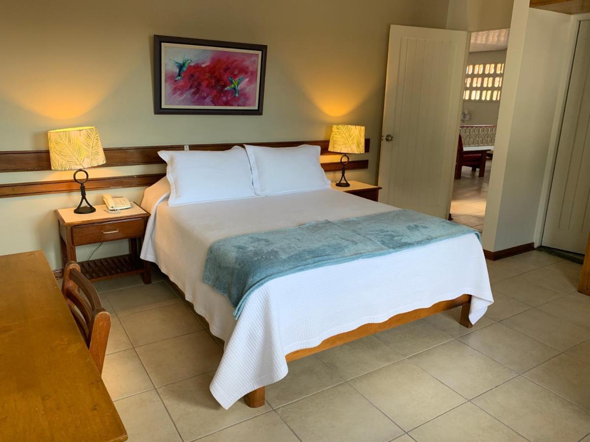 Hotel Acosta Икитос Екстериор снимка