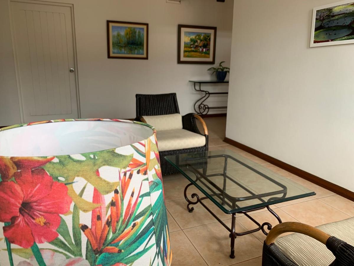 Hotel Acosta Икитос Екстериор снимка