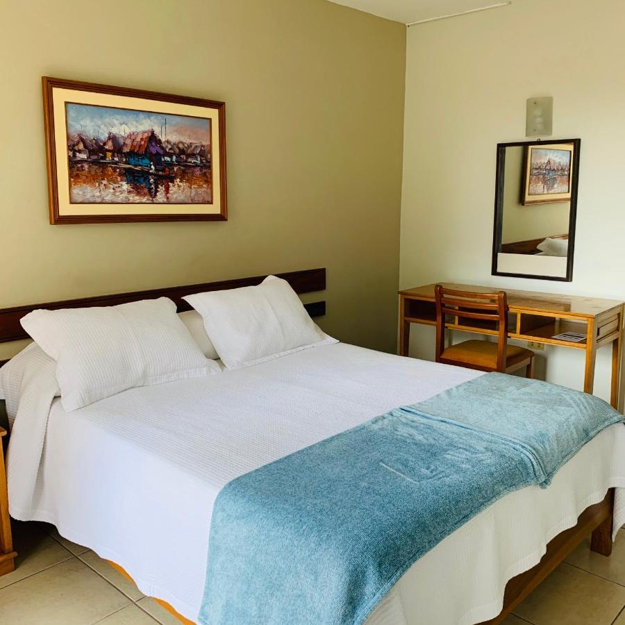 Hotel Acosta Икитос Екстериор снимка