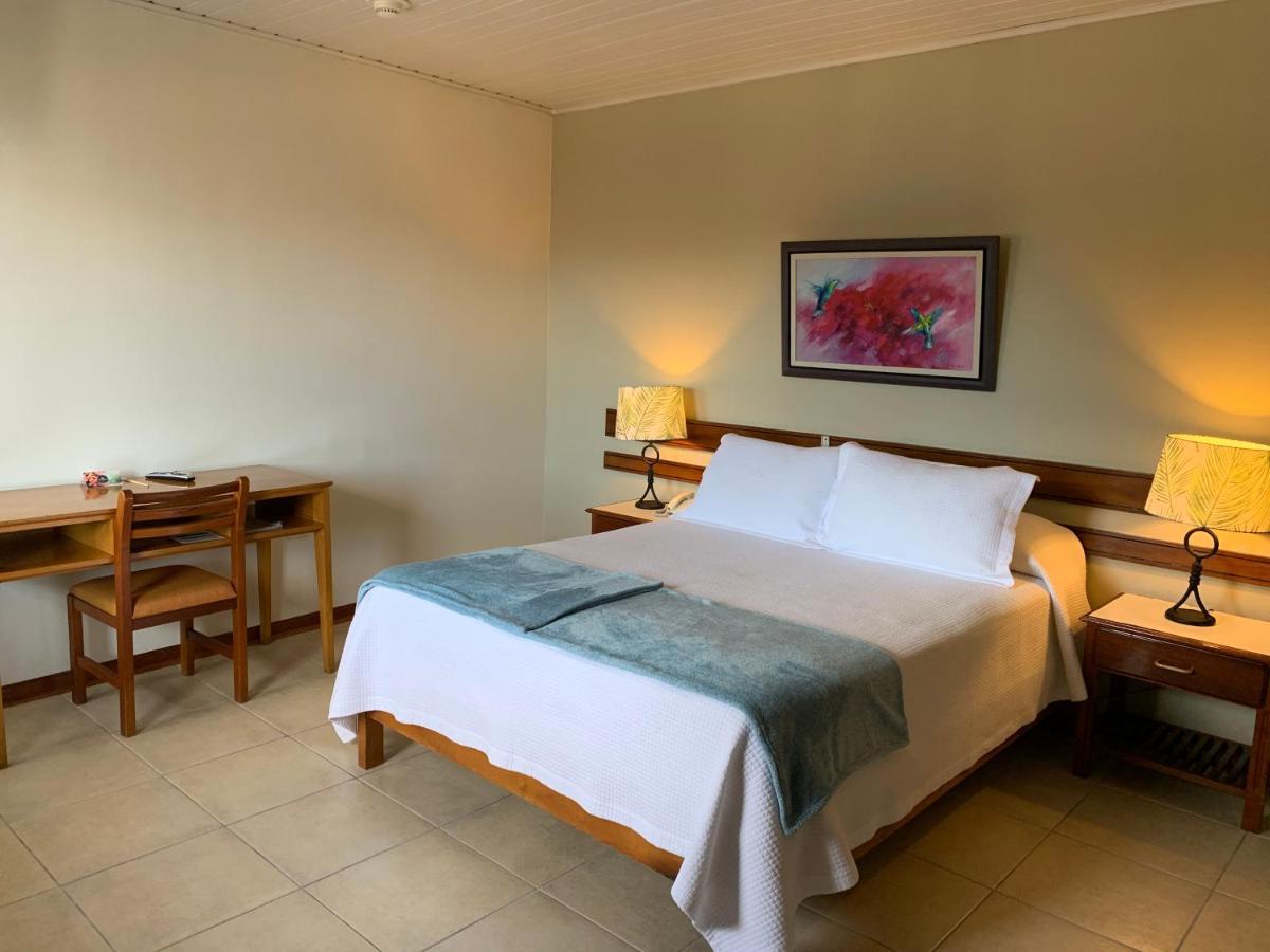 Hotel Acosta Икитос Екстериор снимка