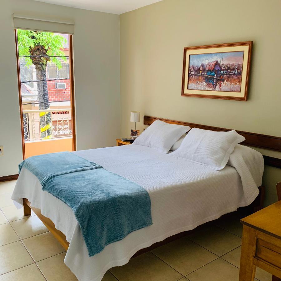 Hotel Acosta Икитос Екстериор снимка