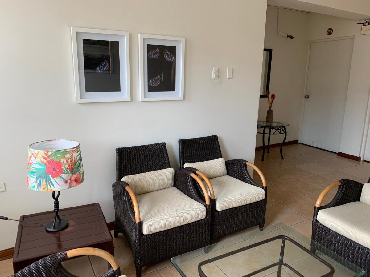 Hotel Acosta Икитос Екстериор снимка