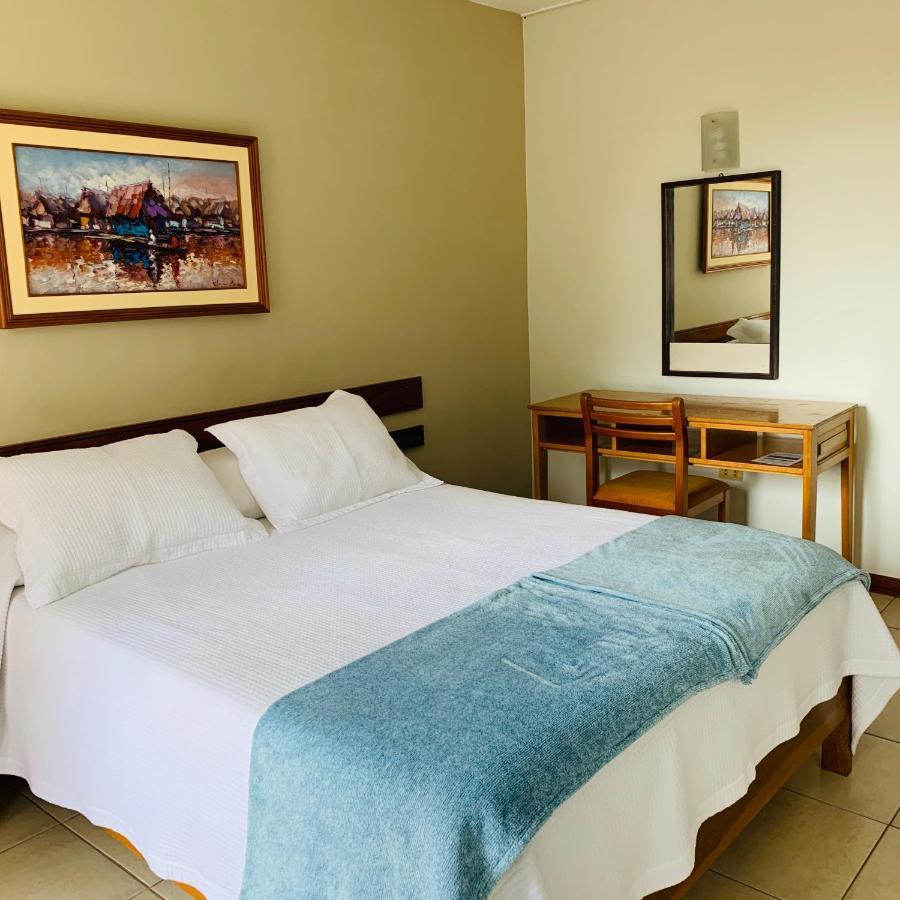 Hotel Acosta Икитос Екстериор снимка