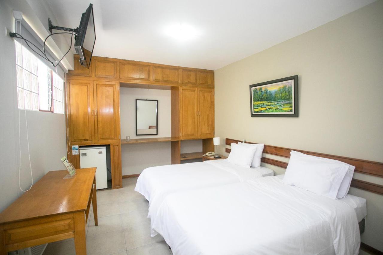 Hotel Acosta Икитос Екстериор снимка
