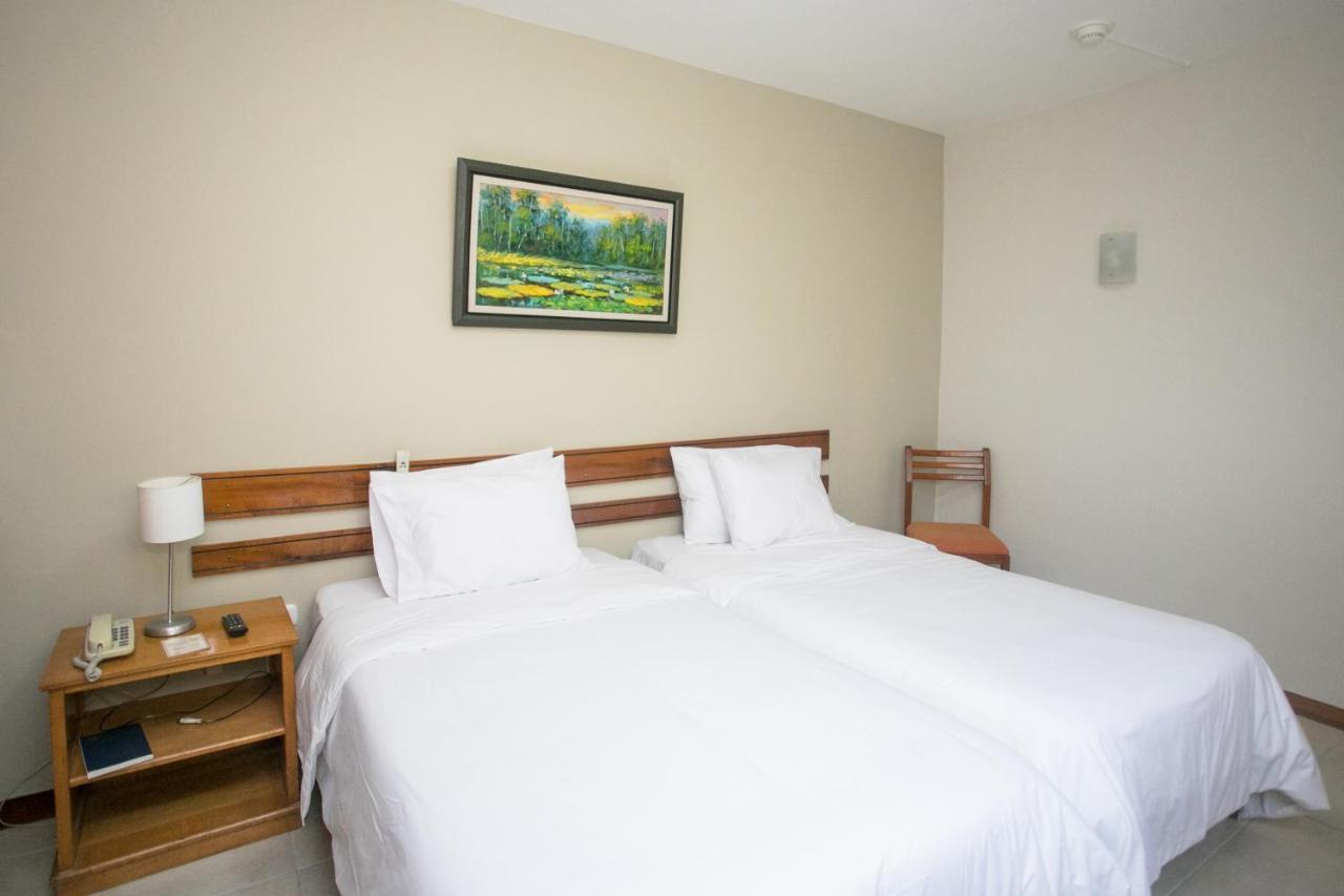 Hotel Acosta Икитос Екстериор снимка